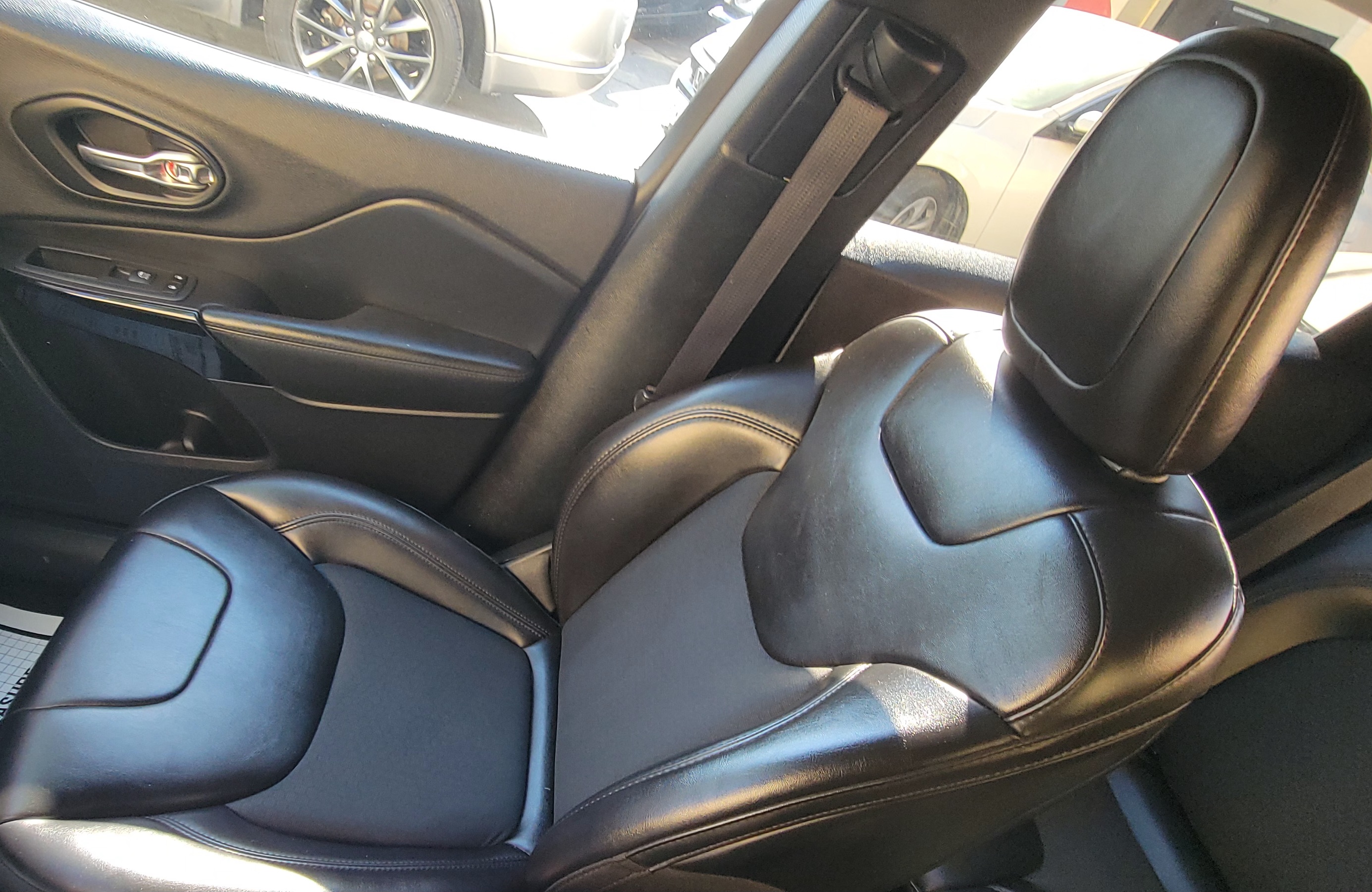 Used 2020 Jeep Cherokee Altitude AWD/4WD image 16