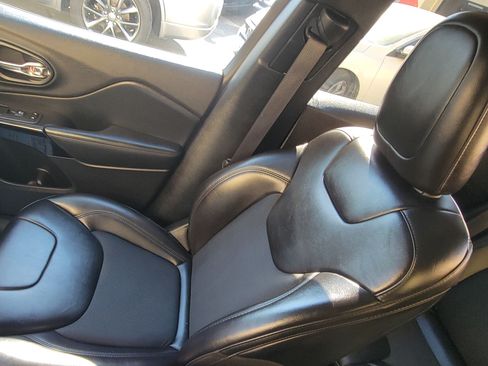 Used 2020 Jeep Cherokee Altitude Lux image 13