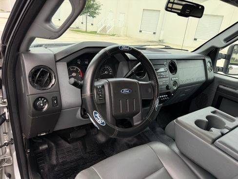 Used 2012 Ford F550 image 10