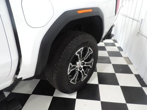 Used 2024 GMC Canyon AT4 image 16