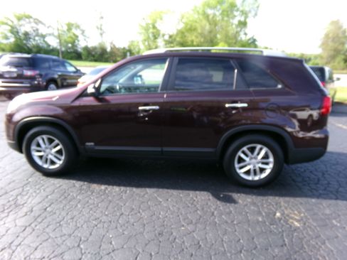 Used 2015 Kia Sorento AWD LX image 2