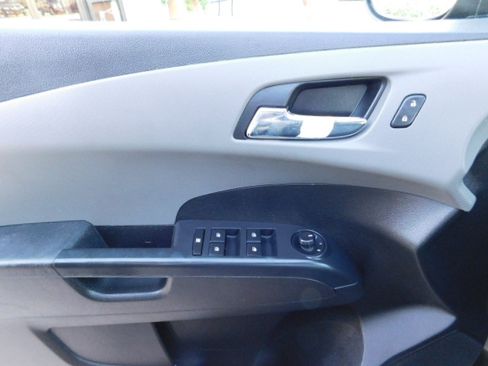 Used 2016 Chevrolet Sonic LT image 10