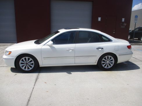 Used 2006 Hyundai Azera Limited FWD image 1