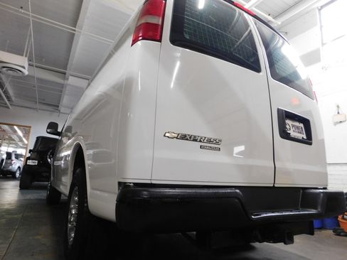 Used 2015 Chevrolet Express 2500 image 10