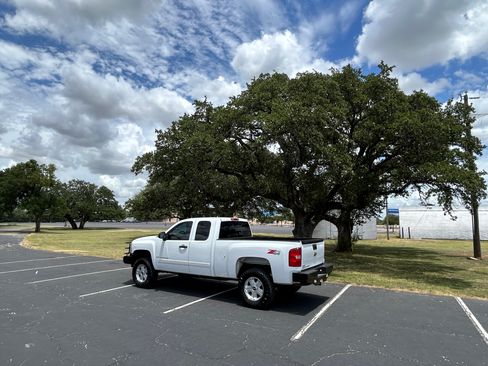Used 2008 Chevrolet Silverado 1500 4x4 Extended Cab LTZ w/ Z71 image 6