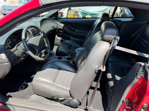 Used 2001 Ford Mustang GT Convertible RWD image 3
