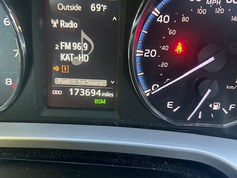 Used 2016 Toyota RAV4 Limited image 12