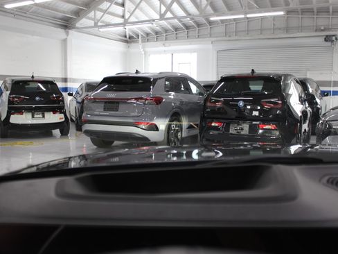 Used 2025 BMW i4 eDrive40 RWD image 31