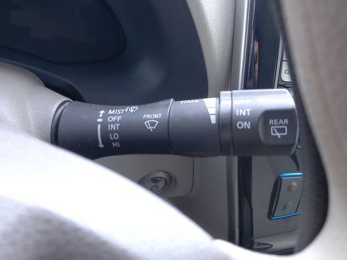 Used 2011 Nissan Leaf SL image 30