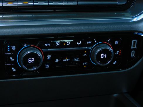 Used 2024 Chevrolet Silverado 2500 High Country image 35