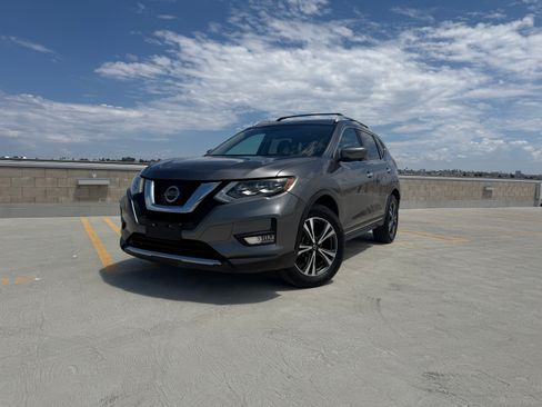 Used 2017 Nissan Rogue AWD image 1