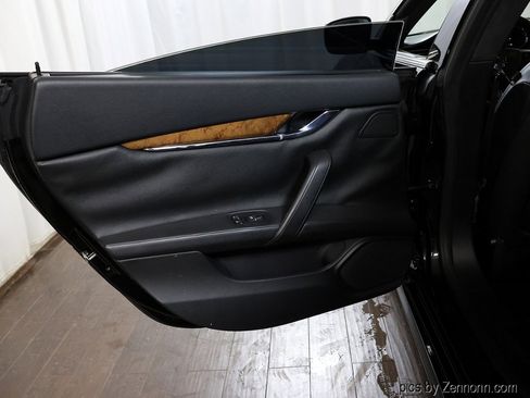 Used 2014 Maserati Quattroporte GTS image 28