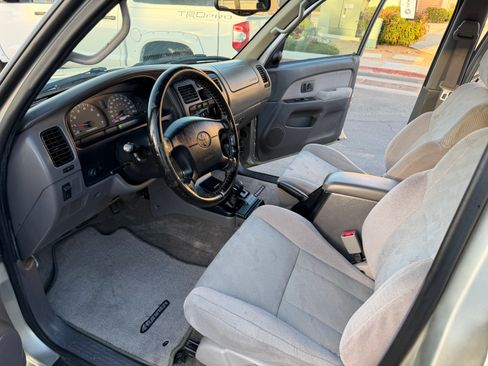 Used 2002 Toyota 4Runner SR5 image 17