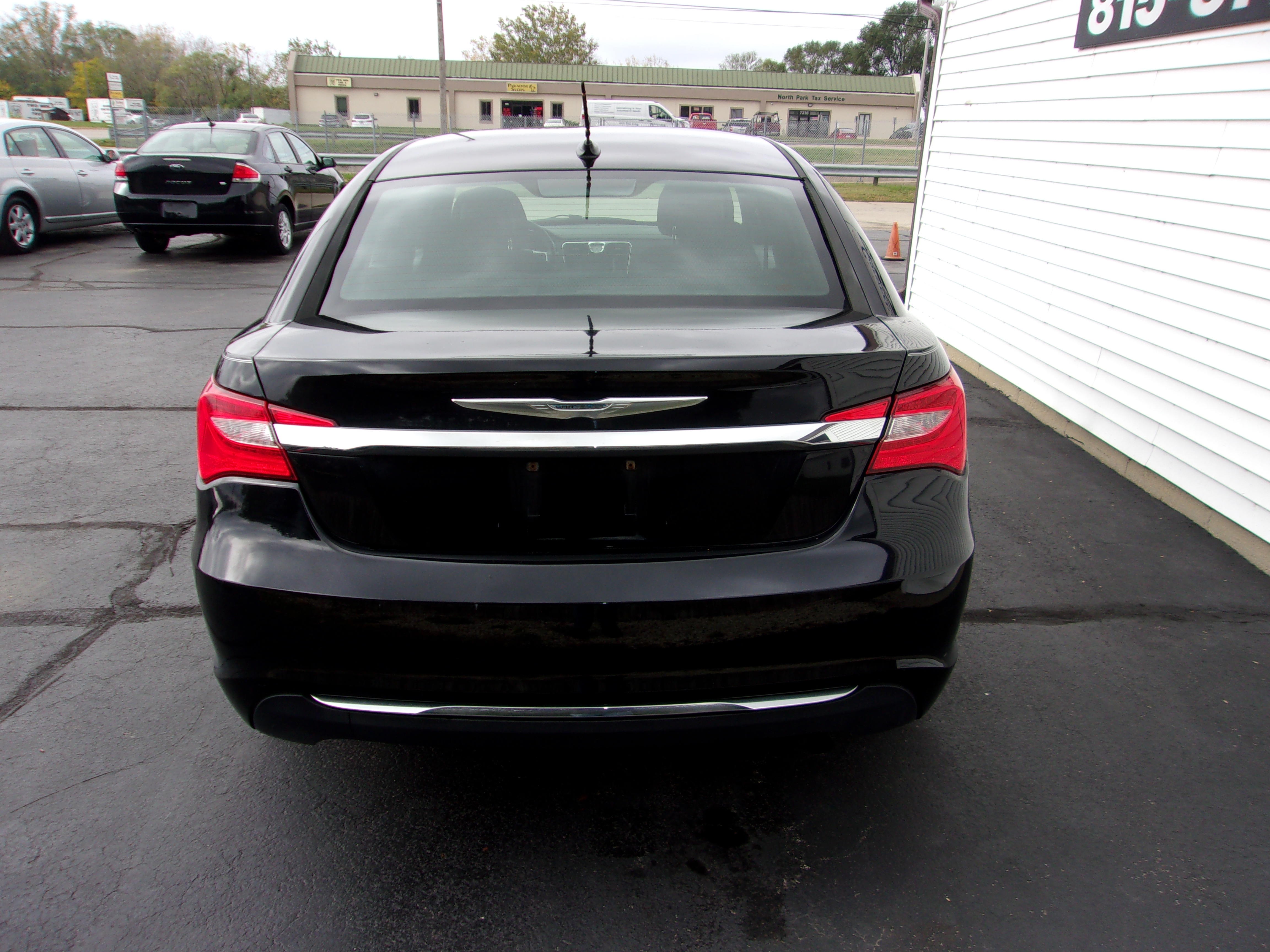 Used 2011 Chrysler 200 Touring Sedan FWD image 3