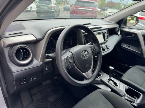 Used 2018 Toyota RAV4 AWD LE image 8