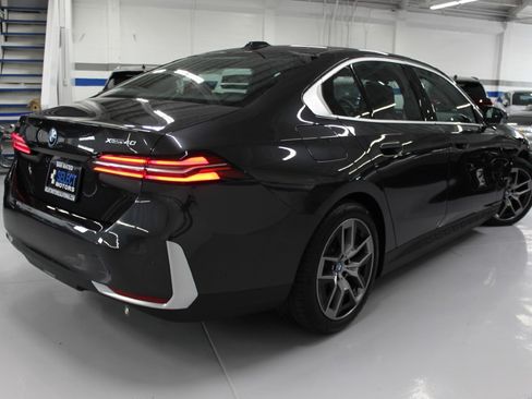 Used 2025 BMW i5 xDrive40 image 8