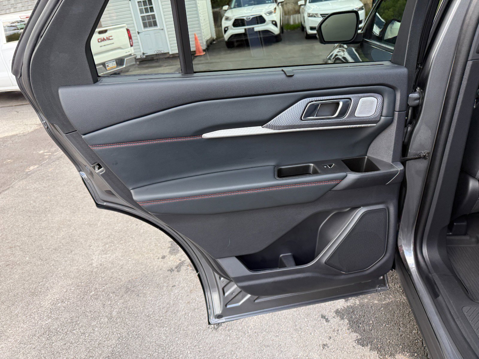Used 2025 Ford Explorer ST AWD/4WD image 18
