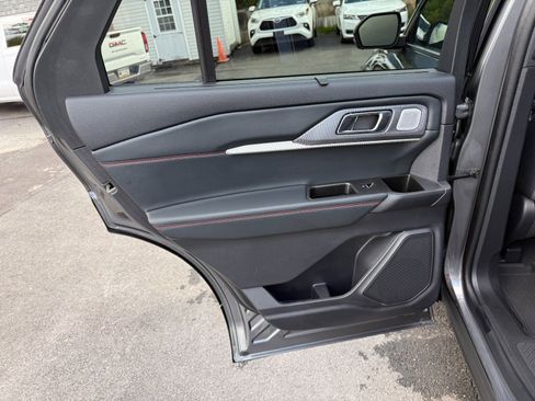 Used 2025 Ford Explorer ST AWD/4WD image 18