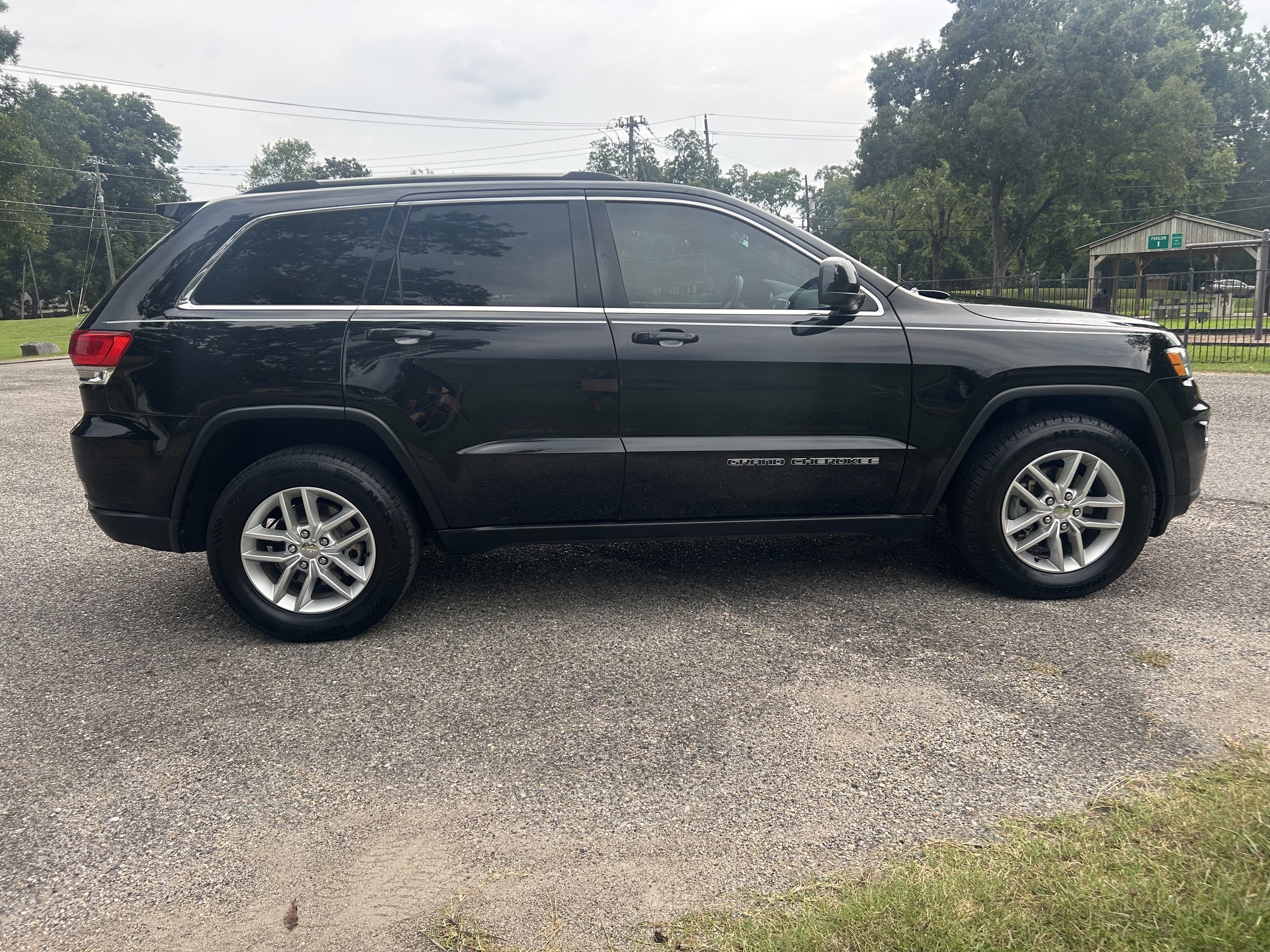 Used 2018 Jeep Grand Cherokee 2WD Laredo image 5