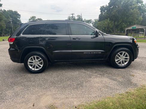 Used 2018 Jeep Grand Cherokee 2WD Laredo image 5