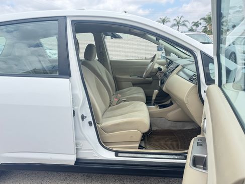 Used 2011 Nissan Versa 1.8 S Hatchback FWD image 18