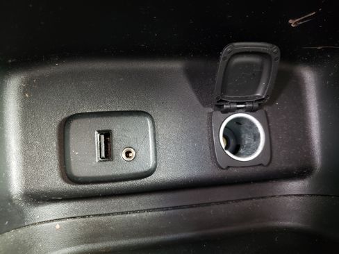 Used 2018 Chevrolet Equinox LT image 17