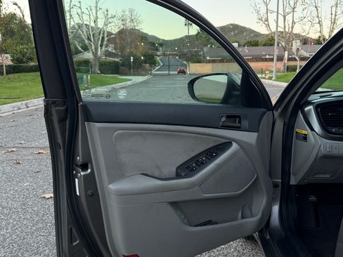 Used 2012 Kia Optima LX image 25