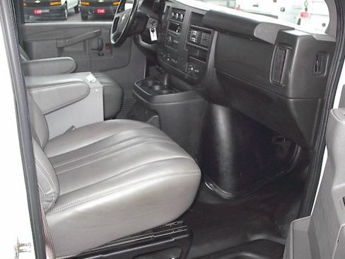Used 2021 Chevrolet Express 3500 image 9