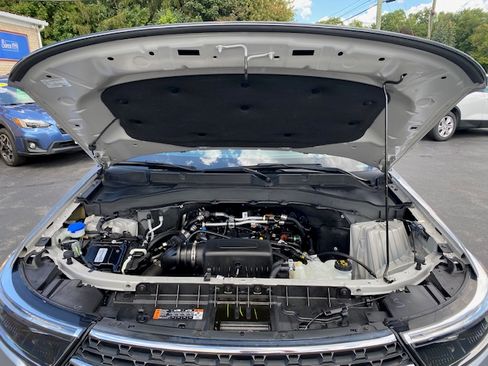 Used 2022 Ford Explorer XLT image 16
