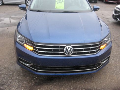Used 2016 Volkswagen Passat 1.8T image 2
