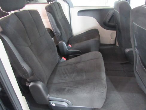 Used 2012 Dodge Grand Caravan SXT FWD image 13