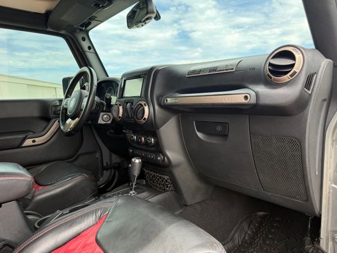 Used 2016 Jeep Wrangler 75th Anniversary AWD/4WD image 74