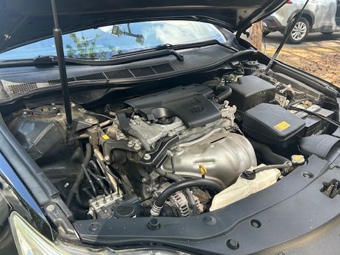 Used 2015 Toyota Camry LE image 25