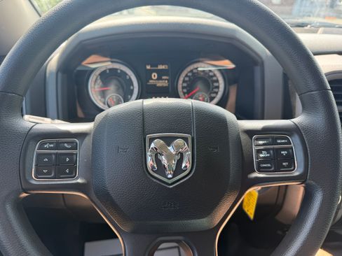 Used 2018 RAM 1500 4x4 Crew Cab ST image 11