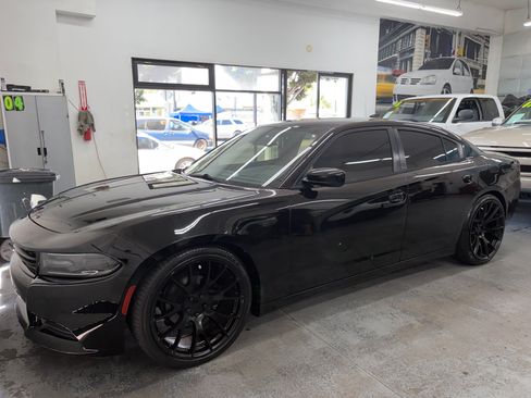 Used 2016 Dodge Charger SXT RWD image 7