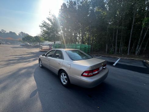 Used 2000 Lexus ES 300 FWD image 7
