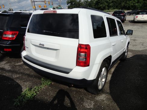 Used 2014 Jeep Patriot 4WD Sport image 4