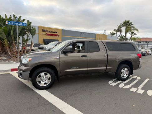 Used 2010 Toyota Tundra 4x4 Double Cab w/ SR5 & TRD image 17