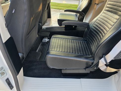 Used 2022 Chrysler Voyager LX image 13