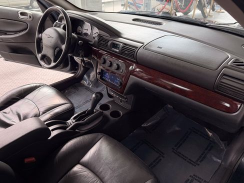Used 2001 Chrysler Sebring LXi image 13