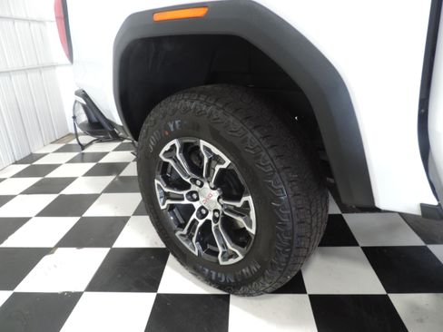 Used 2024 GMC Canyon AT4 image 13