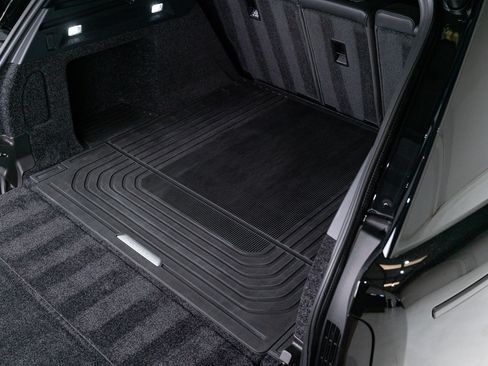 Used 2025 Land Rover Range Rover SE image 44