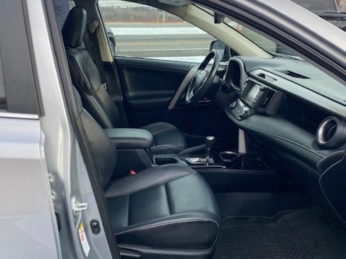 Used 2016 Toyota RAV4 Limited image 10