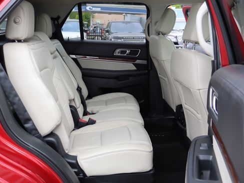 Used 2018 Ford Explorer 4WD Platinum image 17