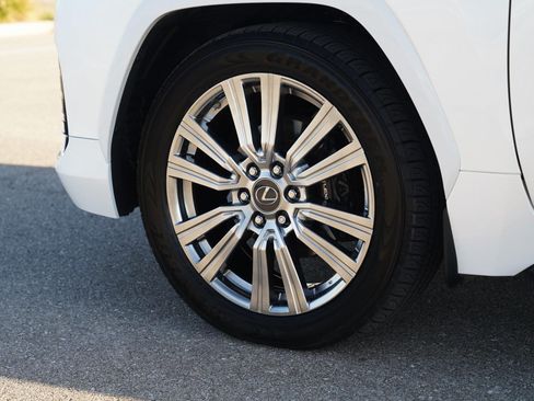 Used 2022 Lexus LX 600 AWD/4WD image 13