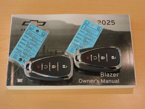 Used 2025 Chevrolet Blazer FWD LT w/ 2LT image 30