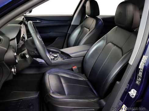 Used 2019 Alfa Romeo Stelvio AWD image 11