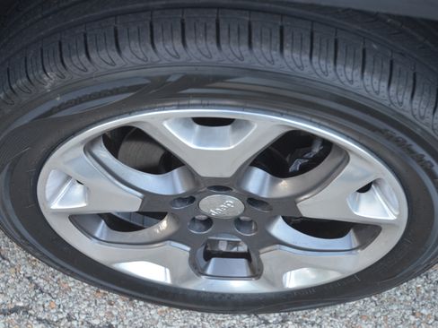 Used 2018 Jeep Compass 4WD Limited image 23