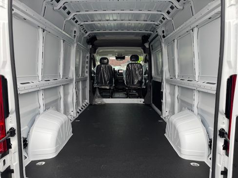 Used 2024 RAM ProMaster 2500 image 3