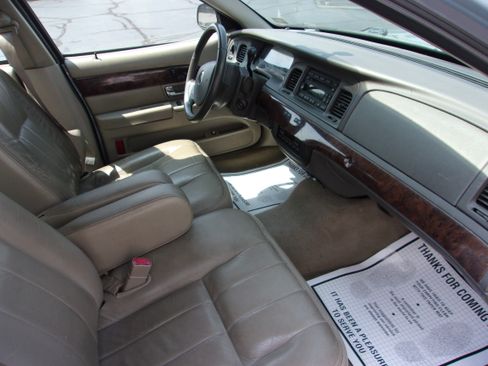 Used 2009 Mercury Grand Marquis LS RWD image 4